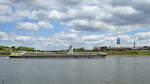 Das Tankmotorschiff ORANJE NASSAU (ENI: 02327060) war Ende Mai 2025 auf dem Rhein bei Duisburg unterwegs.