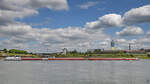 Im Mai 2025 war der Koppelverband SALVADORA (ENI: 02329967) und SALVADORA II (ENI: 02330113) auf dem Rhein bei Duisburg zu sehen.