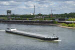 Das Gütermotorschiff BENLOVE (ENI: 1823388) war Ende Mai 2025 auf dem Rhein bei Duisburg unterwegs.