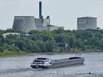 Ende Mai 2025 war auf dem Rhein bei Duisburg das Gütermotorschiff VARIANT (ENI: 02324791) zu sehen.