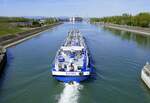 TMS Emma, rheinabwärts, nach dem Verlassen der Schleuse Vogelgrün/Elsaß, April 2025