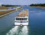 KFGS The Gentleman, ENI 02339898, verläßt die Schleuse Rhinau/Elsaß rheinabwärts, Juli 2025