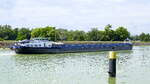 GMS Muro, ENI 02104855, rheinabwärts nach der Staustufe Vogelgrün/Elsaß, Heckansicht, Aug.2025
