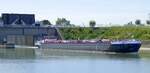 TMS Spica, ENI 02338064, verläßt die Schleuse Vogelgrün/Elsaß rheinabwärts, Aug.2025