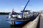 GMS La Primavera, ENI 02325031, ankert im Rheinhafen Breisach, Heckansicht, Okt.2025