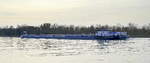 TMS MAXY ENI 04034160, rheinaufw�rts vor Breisach, Heckansicht, Nov.2025