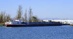 GMS ARGO ENI 04012490, rheinabw�rts bei der Einfahrt in die Schleuse Vogelgr�n/Elsa�, Feb.2026