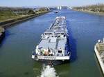 TMS EUROPA ENI 04809120, verl��t die Schleuse Vogelgr�n/Elsa� rheinabw�rts, Feb.2026