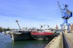 GMS MALAYU ENI 02323098 und GSL CYBRA ENI 02326983, ankern im Rheinhafen Breisach, Dez.2025