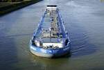 TMS SOPHIA ENI 02325926, rheinaufw�rts vor der Einfahrt in die Schleuse Vogelgr�n/Elsa�, Dez.2025