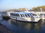 MS  River Symphony  am Anleger in Worms, 31.10.05.
