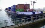 SGMS GRINDELWALD ENI 07001731 und GSL M�rren rheinabw�rts bei der Einfahrt in die Schleuse Vogelgr�n/Elsa�, M�rz 2026