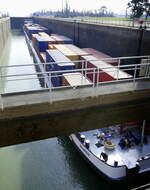 SGMS GRINDELWALD ENI 07001731 und GSL M�rren werden in der Schleuse Vogelgr�n/Elsa� rheinabw�rts geschleust, M�rz 2026