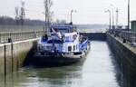 GMS ALCOR ENI 02313874, wird in der Schleuse Vogelgr�n/Elsa� rheinaufw�rts geschleust, M�rz 2026