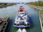 SGMS ALORBA ENI 02336829 und GSL ALORBA II ENI 02335033, verlassen die Schleuse Vogelgr�n rheinabw�rts, April 2026