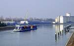SGMS EIGER ENI 02324957 und GSL NORDWAND ENI 02326710, passieren rheinabw�rts nach dem Verlassen der Schleuse Vogelgr�n/Elsa� den Hafen Neubreisach (Neuf-Brisach), M�rz 2026