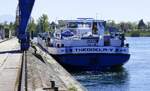 TMS THEODELA-V ENI 06105714, ankert im Rheinhafen Breisach, Heckansicht, April 2026