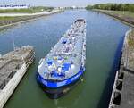 TMS EILTANK 252 ENI 04813040, rheinaufw�rts bei der Einfahrt in die Schleuse Marckolsheim/Elsa�, April 2026