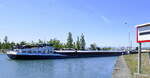 GMS MASORA ENI 02329462, rheinabw�rts bei der Einfahrt in die Schleuse Vogelgr�n/Elsa�, April 2026