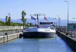 GMS MASORA ENI 02329462, rheinabw�rts bei der Einfahrt in die Schleuse Vogelgr�n/Elsa�