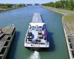 GMS MASORA ENI 02329462, verl��t die Schleuse Vogelgr�n/Elsa� rheinabw�rts, Mai 2026