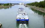 TMS SASKIA REICH ENI 04813550, verl��t die Schleuse Vogelgr�n/Elsa� rheinabw�rts, April 2026