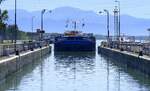KV PANERAI ENI 02334768, rheinabw�rts bei der Einfahrt in die Schleuse Vogelgr�n/Elsa�