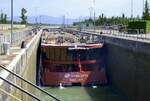 KFGS AMACERTO 07001949, wird in der Schleuse Vogelgr�n/Elsa� rheinaufw�rts geschleust, Mai 2026