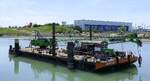 Arbeitsschiff SARS 50 ankert an der Staustufe Vogelgr�n/Elsa�, Mai 2026