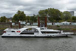 Im Bild das Fahrgastschiff RHEINPOESIE (ENI: 04032840). (D�sseldorf, September 2026)