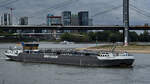 Im Bild das Tankmotorschiff CORREGGIO (ENI: 02340117) und im Hintergrund das Ausflugsschiff D�SSEL (ENI: 04200160).