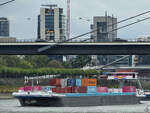 Das mit Containern beladene Binnenschiff LETITIA (ENI: 02340402) f�hrt den Rhein hinab, so gesehen Anfang Mai 2026 in D�ssendorf.