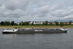 Im Bild das Tankmotorschiff CORREGGIO (ENI: 02340117), welches Anfang September 2026 in D�sseldorf den Rhein hinab fuhr.