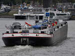 Der Tanker RP K�LN (ENI: 02340984) wurde im Jahr 2025 gebaut und ist hier im September 2026 bei seiner Fahrt durch D�sseldorf zu sehen.