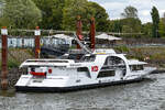 Das Fahrgastschiff RHEINPOESIE (ENI: 04032840) wartete Anfang September 2026 in D�sseldorf auf den n�chsten Einsatz.