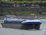 Das G�termotorschiff MERCATOR (ENI:05501730) bef�hrt den Rhein, so gesehen Anfang September 2026 in D�sseldorf.