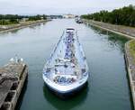 TMS IMOLA ENI 02332232, rheinaufw�rts bei der Einfahrt in die Schleus Vogelgr�n/Elsa�, Juni 2026