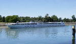 KFGS MONET ENI 01822874 , rheinaufw�rts vor der Staustufe Vogelgr�n/Elsa� in Wartestellung, Juni  2026