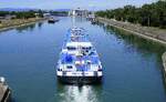 TMS DIEKIRCH ENI 02341012, verl��t die Schleuse Vogelgr�n/Elsa� rheinabw�rts, Juni 2026