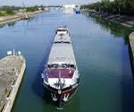 GMS REGIUS ENI 02311365, rheinaufw�rts bei der Einfahrt in die Schleuse Vogelgr�n/Elsa�, Juni 2026