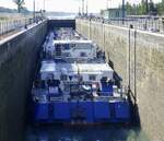 SB MURIA ENI 02338748 mit TSL CHEMGAS 21 ENI 02325573 werden in der Schleuse Vogelgr�n/Elsa� rheinaufw�rts geschleust, Juni 2026