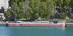 Hausboot „Grand Lyan liegt am Ufer der Rhone in Lyon vor Anker.