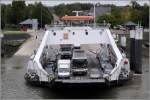 Am Anleger von Berville-sur-Seine wird BAC 21, eine grere Fhre des Dpartements Seine-Maritime, zur berfahrt nach Duclair beladen. 05.10.2011