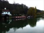 Hausboote auf der Themse bei Henley-on-Thames, Oxfordshire, England. Schtzungsweise leben in Grossbritannien bereits mehr als 15.000 Menschen auf Canal Boats, das ist viel gnstiger als der Kauf eines Huschens oder einer Eigentumswohnung. Aufnahmedatum 2008-02.