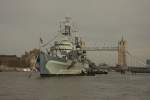 Die im zweiten Weltkrieg eingesetzte HMS Belfast liegt heute als Museumsschiff auf der Themse in London. Am 19.03.2014 bot sich eine gute Gelegenheit, das Schiff
vor dem Hintergrund der Tower Bridge im späten Tageslicht zu fotografieren.