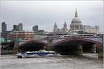 Die AURORA CLIPPER ist am 06.06.2019 Hhe der Blackfriars Bridge auf der Themse unterwegs. Sie ist 38 m lang, 9 breit und bietet 220 Passagieren Platz. Dieser Katamaran erreicht eine Geschwindigkeit von 28 kn. 
