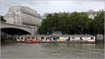 Die RNLI Lifeboat Pier bei der Waterloo Bridge in London. Davor liegt das Rettungsboot E-07 HURLEY BURLY. 09.06.2019