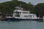 Fhre Regina del Garda, BJ 1964; L 39,5 m; B 6,7 m; Passagiere 185; liegt im Hafen von Peschira del Garda vor Anker.