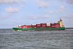 Rotterdam Maasvlakte am 5.10.2023: Der Container Frachter CAPE FERROL verläßt hier um 15.19 Uhr Rotterdam. Das Schiff fährt unter der Flagge der Marschall Inseln und Wurde 2008 gebaut.
Diese Fotostelle liegt genau in Höhe der ersten Hafenbecken des Seehafen Europort Rotterdam. Hier werden auch die großen Schiffe wie z. B. Tanker von den Schleppern empfangen und in die einzelnen Anlegestellen im Europort Rotterdam gebracht.