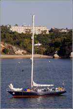 Die DASHER liegt am 12.10.2011 im Rio Arade Hhe Ferragudo vor Anker.
